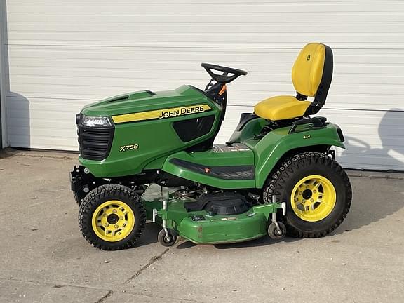 Image of John Deere X758 equipment image 1