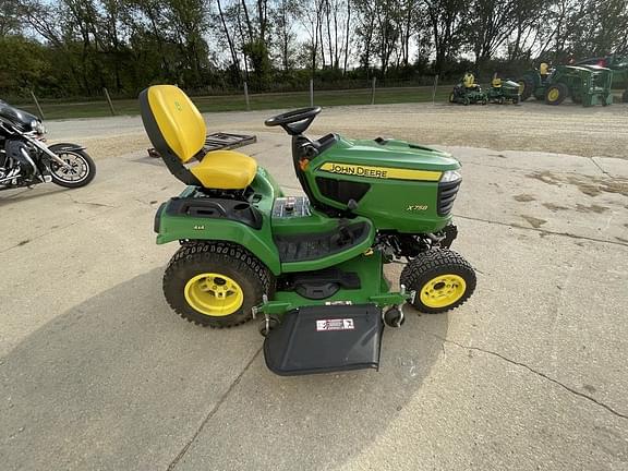 Image of John Deere X758 equipment image 4