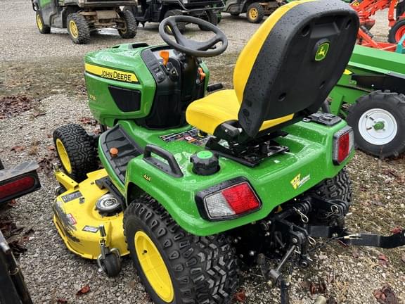 Image of John Deere X758 equipment image 3