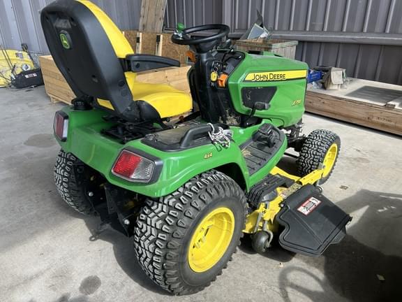 Image of John Deere X758 equipment image 3