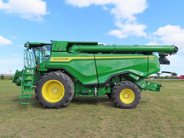 Image of John Deere X9 1000 equipment image 3