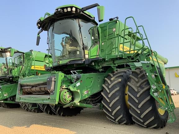 Image of John Deere X9 1000 equipment image 1