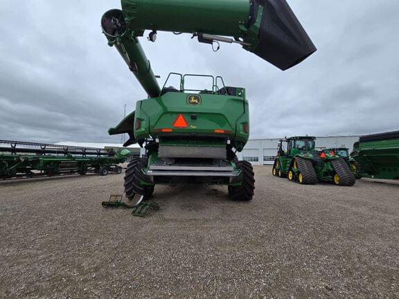 Image of John Deere X9 1000 equipment image 3