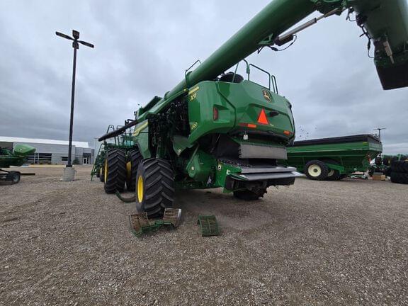 Image of John Deere X9 1000 equipment image 2