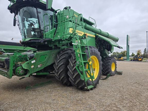 2022 John Deere X9 1000 Equipment Image0