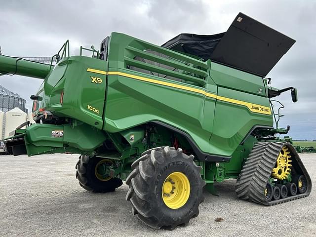Image of John Deere X9 1000 equipment image 4