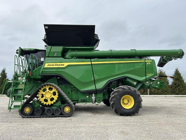 Image of John Deere X9 1000 equipment image 1