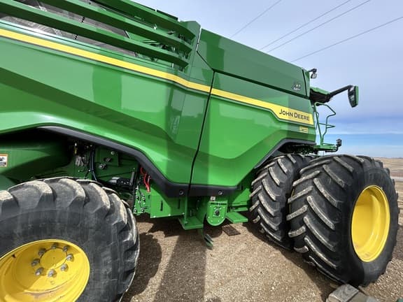 Image of John Deere X9 1000 equipment image 2