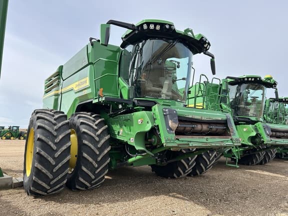 Image of John Deere X9 1000 equipment image 1