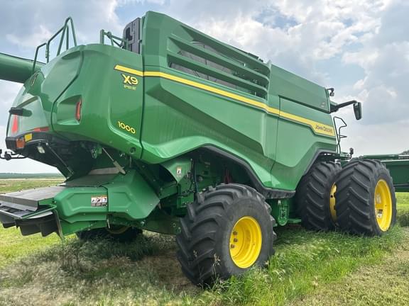 Image of John Deere X9 1000 equipment image 1