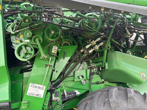 Image of John Deere X9 1000 equipment image 4