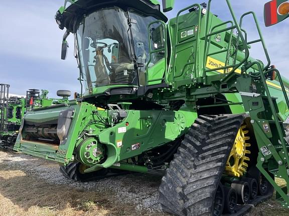 Image of John Deere X9 1000 equipment image 1