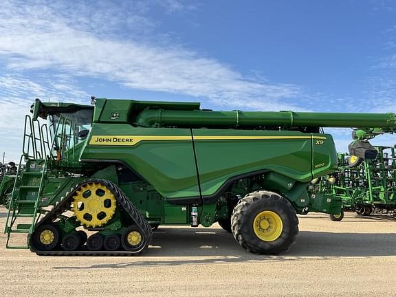 Image of John Deere X9 1000 equipment image 1