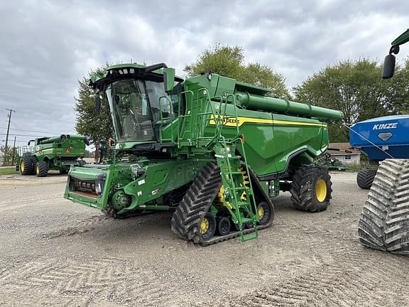 Image of John Deere X9 1000 equipment image 1