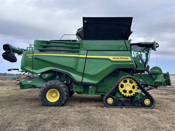 Image of John Deere X9 1000 equipment image 1