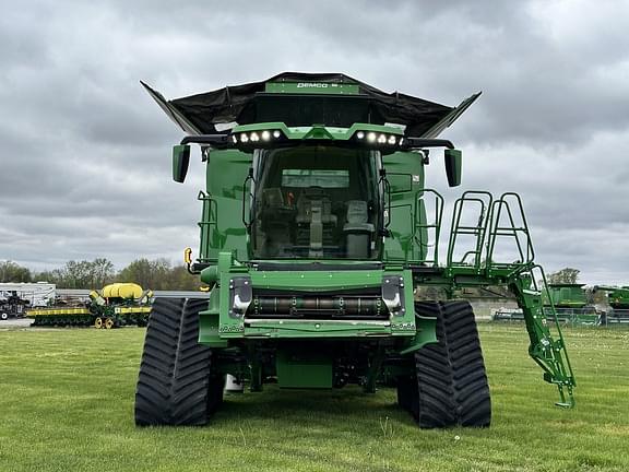 Image of John Deere X9 1000 equipment image 1