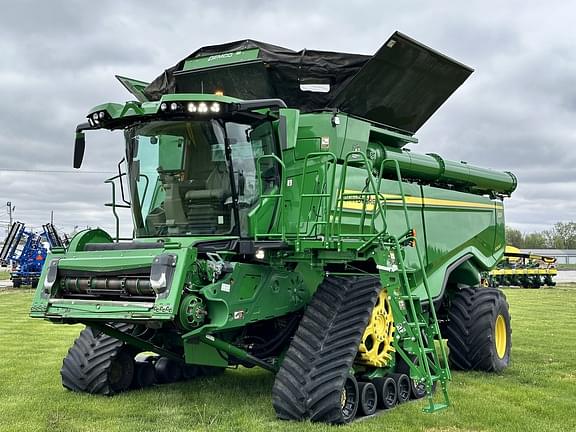 Image of John Deere X9 1000 equipment image 2