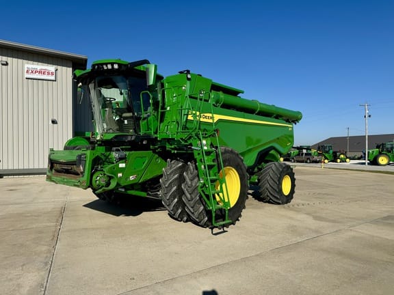 2022 John Deere X9 1000 Equipment Image0