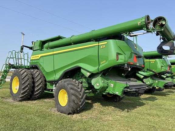 Image of John Deere X9 1000 equipment image 2