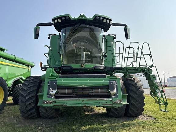 Image of John Deere X9 1000 equipment image 2