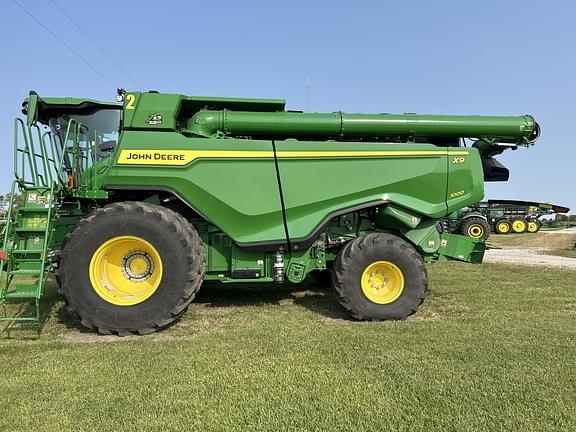 Image of John Deere X9 1000 equipment image 1