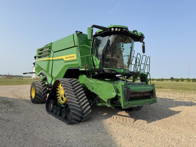 Image of John Deere X9 1000 equipment image 1