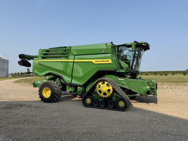 Image of John Deere X9 1000 equipment image 3