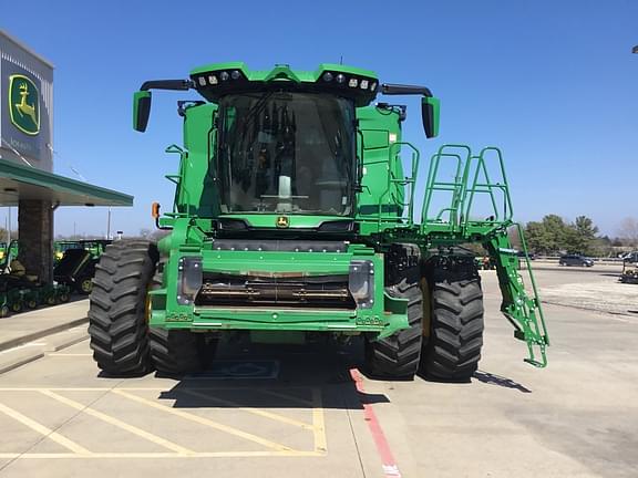 Image of John Deere X9 1000 equipment image 2