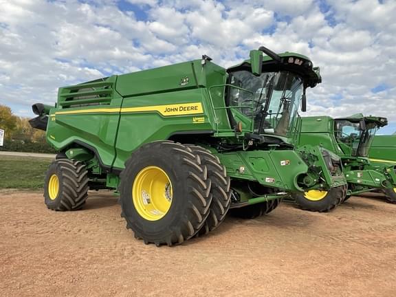 Image of John Deere X9 1000 equipment image 1