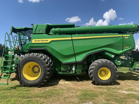 Image of John Deere X9 1000 equipment image 1