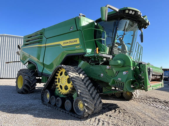 Image of John Deere X9 1000 equipment image 1