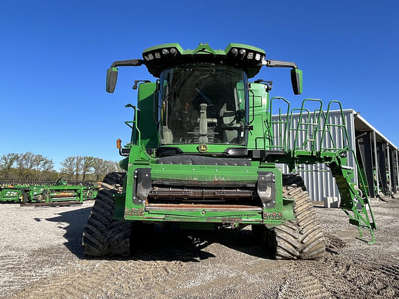 Image of John Deere X9 1000 equipment image 2