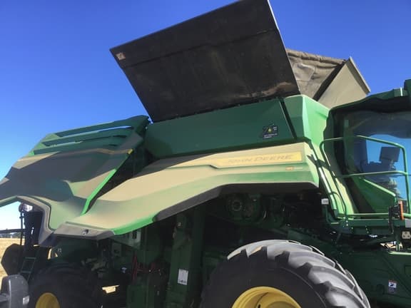 Image of John Deere X9 1000 equipment image 3