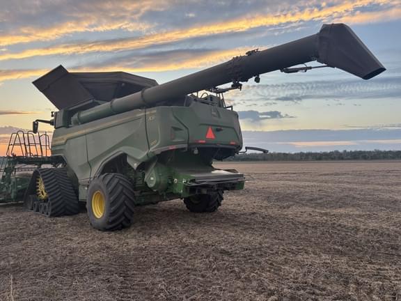 Image of John Deere X9 1000 equipment image 1