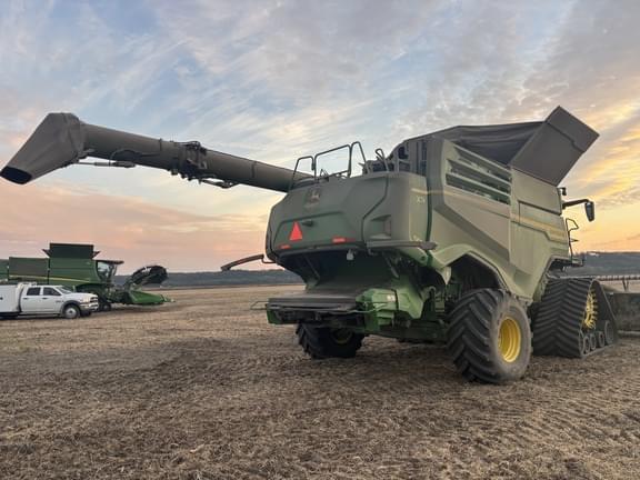 Image of John Deere X9 1000 equipment image 3