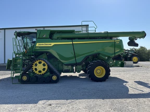 Image of John Deere X9 1000 equipment image 3