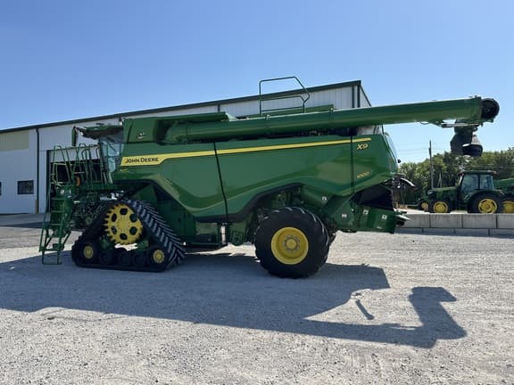 Image of John Deere X9 1000 equipment image 4