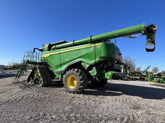 Image of John Deere X9 1000 equipment image 1