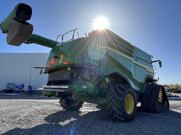 Image of John Deere X9 1000 equipment image 3