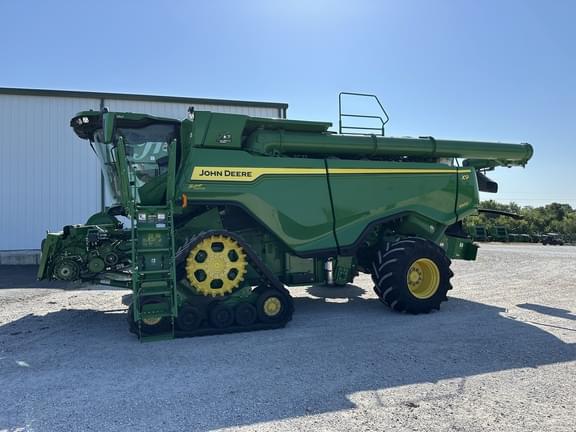 Image of John Deere X9 1000 equipment image 2
