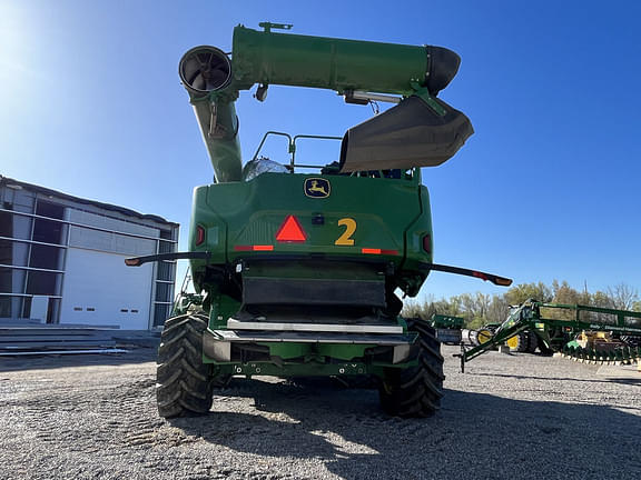 Image of John Deere X9 1000 equipment image 2