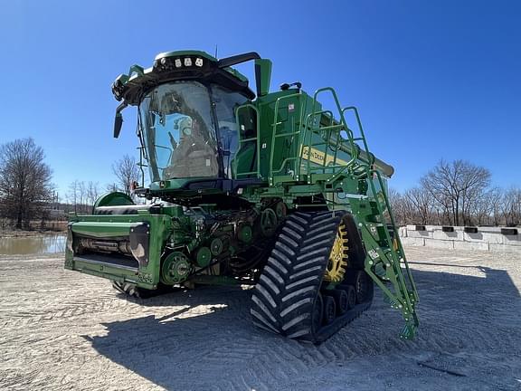 Image of John Deere X9 1000 equipment image 2