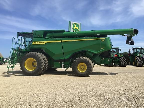 Image of John Deere X9 1000 equipment image 1