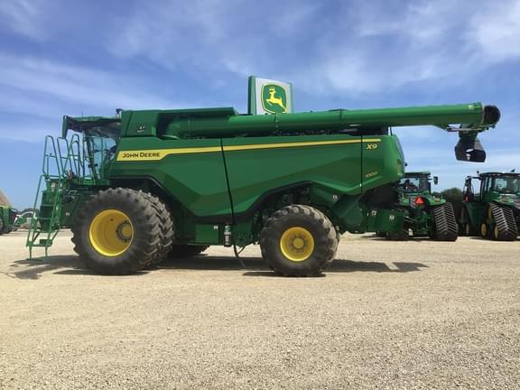 Image of John Deere X9 1000 equipment image 1