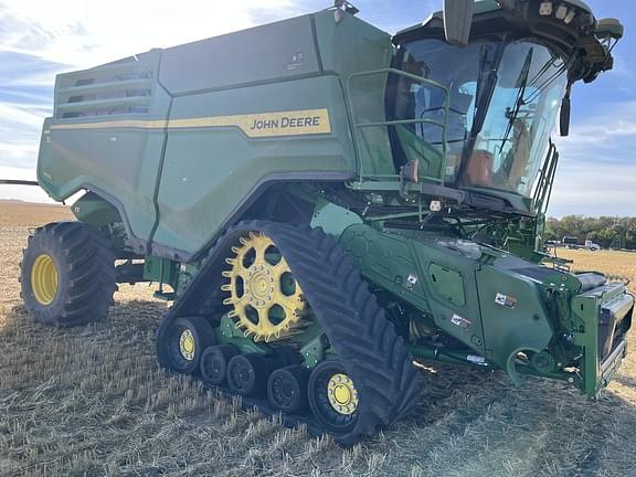 Image of John Deere X9 1000 equipment image 1