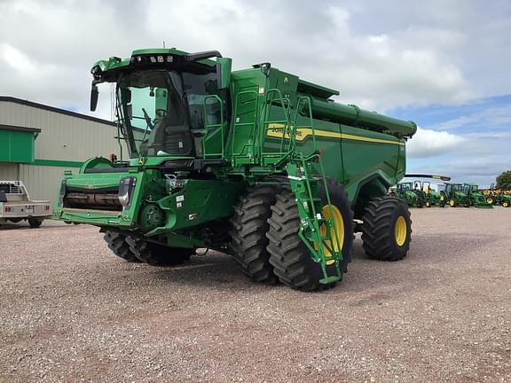 Image of John Deere X9 1000 equipment image 3