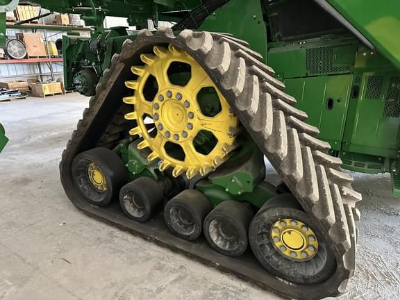 Image of John Deere X9 1000 equipment image 2