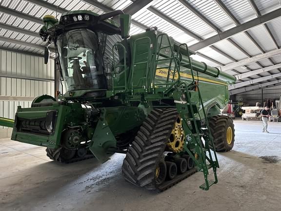 Image of John Deere X9 1000 equipment image 1