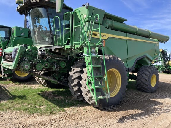 2022 John Deere X9 1000 Equipment Image0