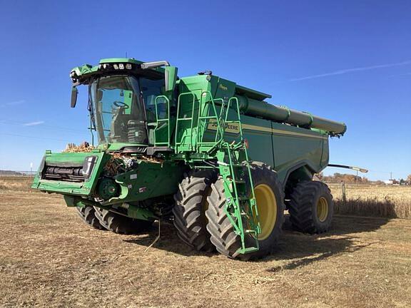 Image of John Deere X9 1000 equipment image 1